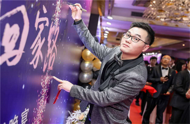 【高光“疫”事】勇敢逆行的特殊“网约车”——抖圈论坛90后，用信念打通生命运输线